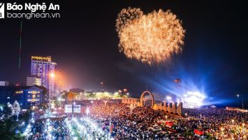 Lễ hội du lịch Cửa Lò chính thức khai mạc vào lúc 20h ngày 14/4