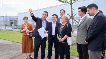 Cựu Tổng thống Chile thăm, làm việc tại các khu công nghiệp WHA và VSIP Nghệ An