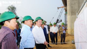 Chủ tịch UBND tỉnh Nguyễn Đức Trung kiểm tra, đốc thúc tiến độ dự án đường ven biển