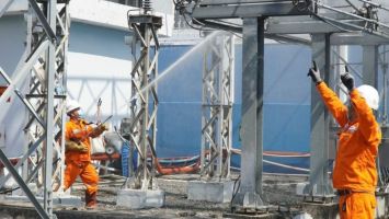 TP.HCM đề nghị hạn chế mặc áo vest để tiết kiệm điện