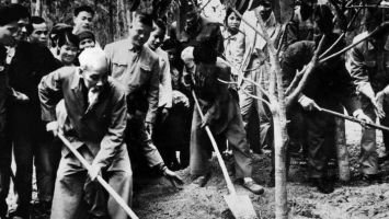 Học Bác xin lấy sự khiêm tốn, giản dị làm đầu