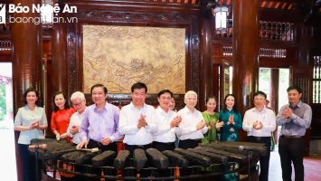 Tỉnh Bình Phước trao tặng Khu Di tích Kim Liên tiêu bản Đàn đá Lộc Hòa