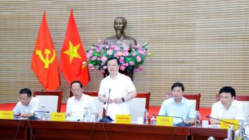 Chủ tịch UBND tỉnh: Cố gắng tìm ra dư địa phát triển trong tình hình khó khăn chung