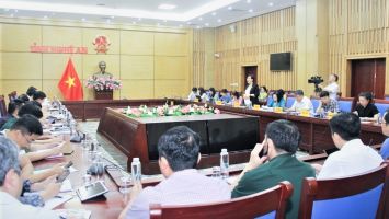 Khắc phục tình trạng dân cần chính sách, có tiền mà không tiêu được