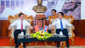 Bí thư Tỉnh ủy Nghệ An Thái Thanh Quý thăm, làm việc tại tỉnh Bô Ly Khăm Xay, CHDCND Lào