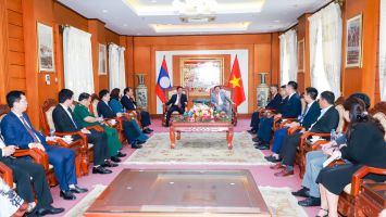 Bí thư Tỉnh ủy Nghệ An Thái Thanh Quý thăm Đại sứ quán Việt Nam tại nước CHDCND Lào