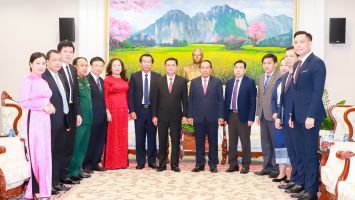 Thường trực Ban Bí thư, Phó Chủ tịch nước CHDCND Lào tiếp Đoàn đại biểu cấp cao tỉnh Nghệ An