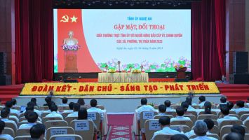 Thường trực Tỉnh ủy Nghệ An gặp mặt, đối thoại với hơn 1.000 cán bộ chủ chốt 460 xã, phường, thị trấn