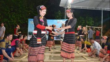 Gắn giá trị văn hóa truyền thống các dân tộc thiểu số với phát triển du lịch dịch vụ