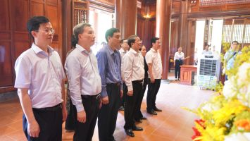 Phó Chủ tịch Quốc hội Nguyễn Đức Hải dâng hoa, dâng hương tại Khu Di tích Quốc gia đặc biệt Kim Liên và Khu Di tích Lịch sử Quốc gia Truông Bồn
