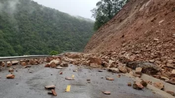 Bộ Giao thông vận tải đề nghị tỉnh Nghệ An phối hợp xử lý các khu vực có nguy cơ sạt lở trên tuyến Quốc lộ 7, đoạn qua qua bản Tiền Tiêu, xã Nậm Cắn, huyện Kỳ Sơn