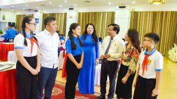 Đại biểu Quốc hội, đại biểu Hội đồng nhân dân tỉnh gặp gỡ thanh thiếu nhi Nghệ An