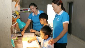 Chương trình "Mẹ đỡ đầu": Điểm tựa cho những trẻ em có hoàn cảnh khó khăn