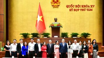 Lãnh đạo HĐND tỉnh Nghệ An dự thính phiên làm việc tại Kỳ họp thứ 8, Quốc hội khóa XV