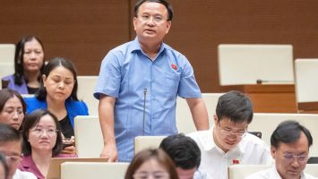 ĐBQH Đoàn Nghệ An Thiếu tướng Trần Đức Thuận: Đề nghị bổ sung quy định về chế tài xử lý nếu không thực hiện kết quả kiến nghị giám sát.