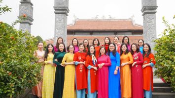 Nữ công Văn phòng Đoàn đại biểu Quốc hội và HĐND tỉnh tổ chức lễ dâng hoa, dâng hương tại Khu di tích lịch sử Truông Bồn