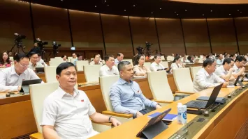 Quốc hội thảo luận tại hội trường về một số nội dung còn ý kiến khác nhau của Dự thảo Luật Đường bộ