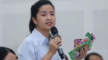 Đại biểu HĐND cầm 'kẹo trôi nổi' chất vấn lãnh đạo Sở Công Thương