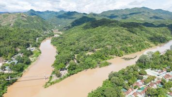 Xem xét đầu tư xây dựng cầu cứng qua sông Nậm Nơn