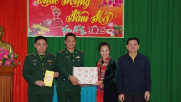 Chủ tịch Ủy ban MTTQ tỉnh chúc Tết cán bộ, chiến sĩ Đồn Biên phòng Mỹ Lý