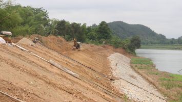 Cử tri xã Hùng Sơn, Cẩm Sơn, Long Sơn kiến nghị đầu tư hạ tầng giao thông và kè Sông Lam