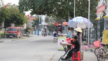 Thực phẩm “bẩn” bủa vây cổng trường: Ai sẽ bảo vệ học sinh?