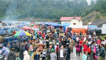 Cử tri huyện Kỳ Sơn kiến nghị quản lý chợ theo Nghị định 60/2024/NĐ-CP