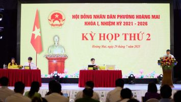 Đồng chí Thái Thị An Chung, Ủy viên BCH Đảng bộ tỉnh, Phó Trưởng Đoàn đại biểu Quốc hội tỉnh dự  Kỳ họp thứ 2, HĐND phường Hoàng Mai