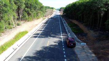 Cử tri xã Trung Lộc phản ánh tình trạng tập kết vật liệu xây dựng trên đường N5 gây mất an toàn giao thông