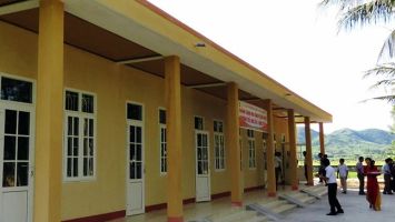 Cử tri kiến nghị xây dựng nhà công vụ cho cán bộ, công chức cấp xã và hỗ trợ kinh phí xây dựng nhà văn hóa mới cho các khối, xóm