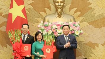 Công bố Nghị quyết phê chuẩn Phó Trưởng đoàn chuyên trách và đại biểu chuyên trách địa phương Đoàn ĐBQH tỉnh Nghệ An