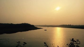 Chiều buông trên dòng sông Lam