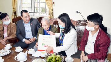 Chưn tui đau không đứng dậy được