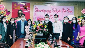 Đoàn ĐBQH tỉnh chúc mừng Ngày Nhà giáo Việt Nam và Ngày truyền thống Mặt trận Tổ quốc Việt Nam