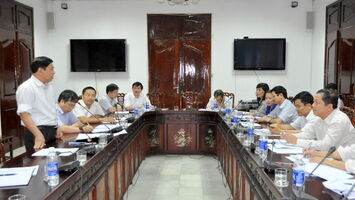 Đoàn ĐBQH Nghệ An làm việc với UBND tỉnh về thực hiện xã hội hóa y tế