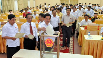 Thông qua và xác lập kết quả lấy phiếu tín nhiệm