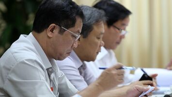 Đồng chí Phạm Văn Tấn, Trưởng Đoàn đại biểu Quốc hội tỉnh Nghệ An phát biểu tại phiên thảo luận ở Hội trường về dự kiến  chương trình  xây dựng luật, pháp lệnh năm 2014, điều chỉnh Chương trình xây dựng luật, pháp lệnh khoá XIII và năm 2013 của Quốc hội