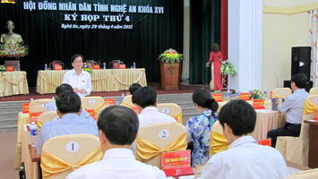 Kỳ họp thứ 4: Sôi nổi phiên thảo luận tại tổ