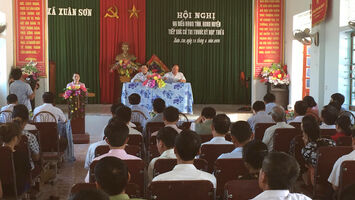 Cử tri tại xã Xuân Sơn, huyện Đô Lương kiến nghị: “các ngành chức năng quan tâm thực hiện kịp thời các chế độ chính sách đối với người có công”