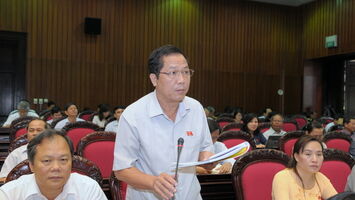 Đồng chí Phạm Văn Tấn, Trưởng Đoàn ĐBQH tỉnh  Nghệ An  đã tham gia phát biểu ý việc thi hành Luật thực hành tiết kiệm, chống lãng phí trong sử dụng nguồn vốn trái phiếu Chính phủ cho đầu tư xây dựng cơ bản, giai đoạn 2006-2012