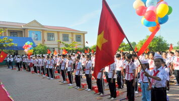 Khai giảng năm học mới và đón nhận danh hiệu Trường đạt chuẩn Quốc gia