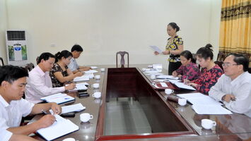 Đồng chí Đinh Thị Lệ Thanh làm việc với Thường trực HĐND huyện Thanh Chương