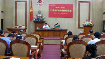 Thường trực HĐND tỉnh lấy ý kiến đóng góp vào Dự thảo sửa đổi Hiến pháp năm 1992