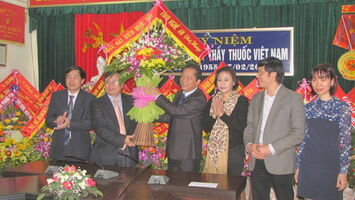 Đoàn Đại biểu Quốc hội tỉnh chúc mừng một số đơn vị y tế nhân Ngày Thầy thuốc Việt Nam