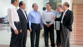 Quốc hội thảo luận tại tổ về dự toán ngân sách, chương trình MTQG