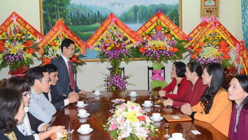 Thường trực HĐND tỉnh chúc mừng Hội LHPN tỉnh nhân Ngày Quốc tế Phụ nữ 8/3