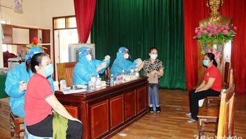 Nghệ An đang triển khai tiêm 200.000 liều vaccine Astrazeneca cho người dân toàn tỉnh