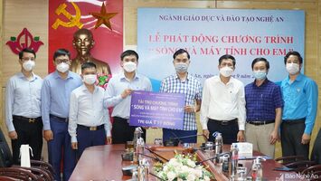 Hơn 10,6 tỷ đồng hỗ trợ chương trình 'Sóng và máy tính cho em' cho ngành Giáo dục Nghệ An