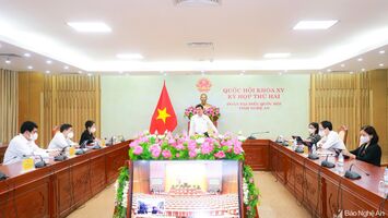 Đoàn đại biểu Quốc hội Nghệ An thảo luận tại tổ về 2 dự án luật