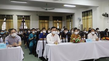 Chủ tịch UBND tỉnh gặp mặt đoàn cán bộ y, bác sĩ tăng viện từ TP. Hồ Chí Minh trở về